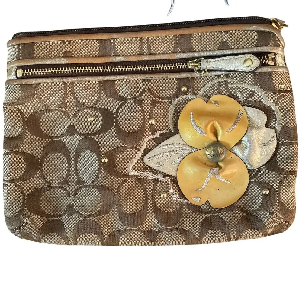Coach Signature Daisy Clutch 8x6 Brown C Canvas Wristlet